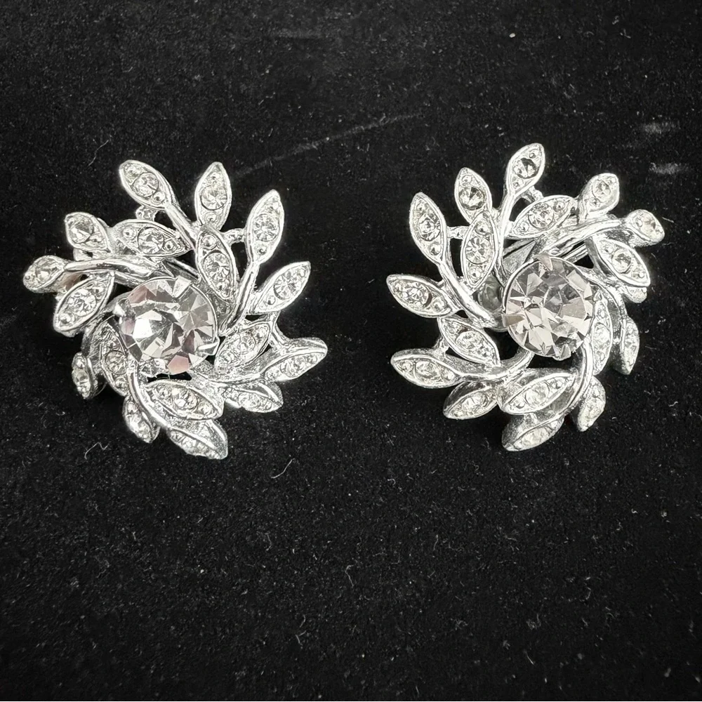 Vintage Sara Coventry Silver Snowflake Clip Earrings Smokey Rhinestone